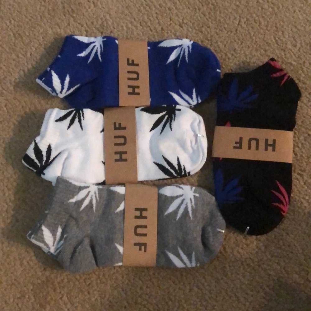 Four pairs HUF low cut pot socks NWT